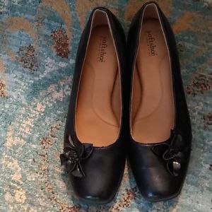 Softshoe by Medicis black shoes like new